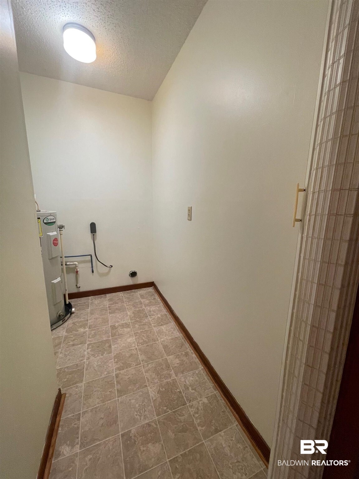 10376 Longview Drive Foley, AL 36535 - Photo 10 of 16 Laundry Room