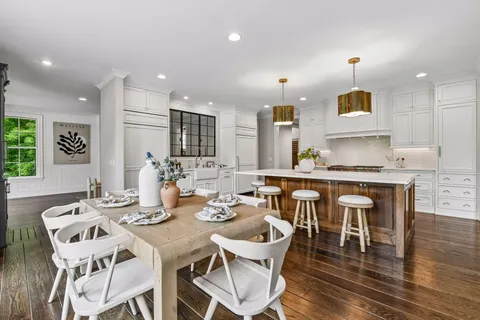 $3,795,000 | 20455 Park Place, Deephaven, MN 55331