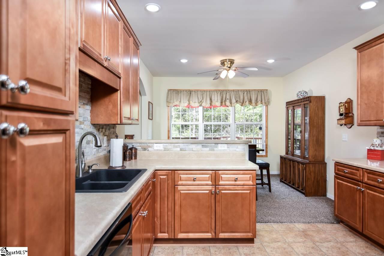 415 East Harper Ridge Drive Seneca, SC 29678 - Photo 19 of 36 Gallery Image 19