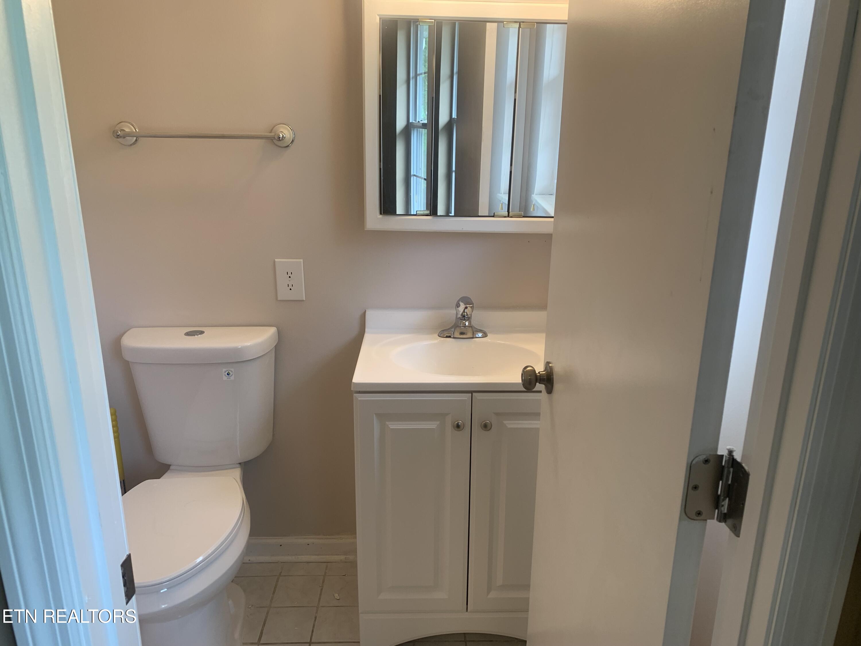 503 Old Edgemoor Lane Powell, TN 37849 - Photo 15 of 18 master half bath
