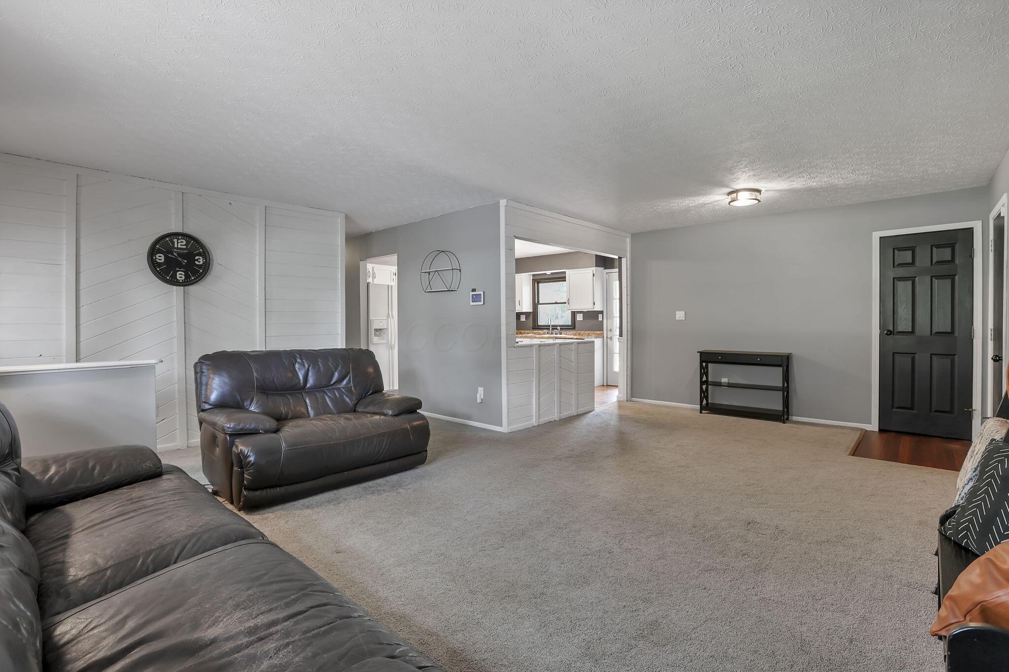 748 Forward Pass Road Southwest Pataskala, OH 43062 - Photo 15 of 59 Living Room