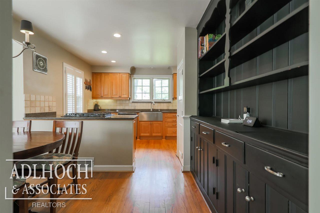 1134 Yorkshire Road Grosse Pointe, MI 48230 - Photo 9 of 30 50015160-10.JPG