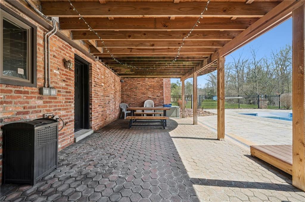 153 Oakwood Road Canonsburg, PA 15317 - Photo 23 of 26 a view of a porch