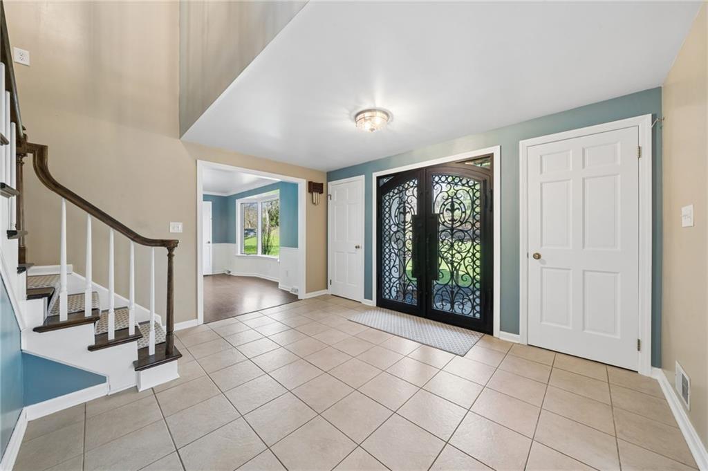 153 Oakwood Road Canonsburg, PA 15317 - Photo 3 of 26 a view of an entryway with livingroom