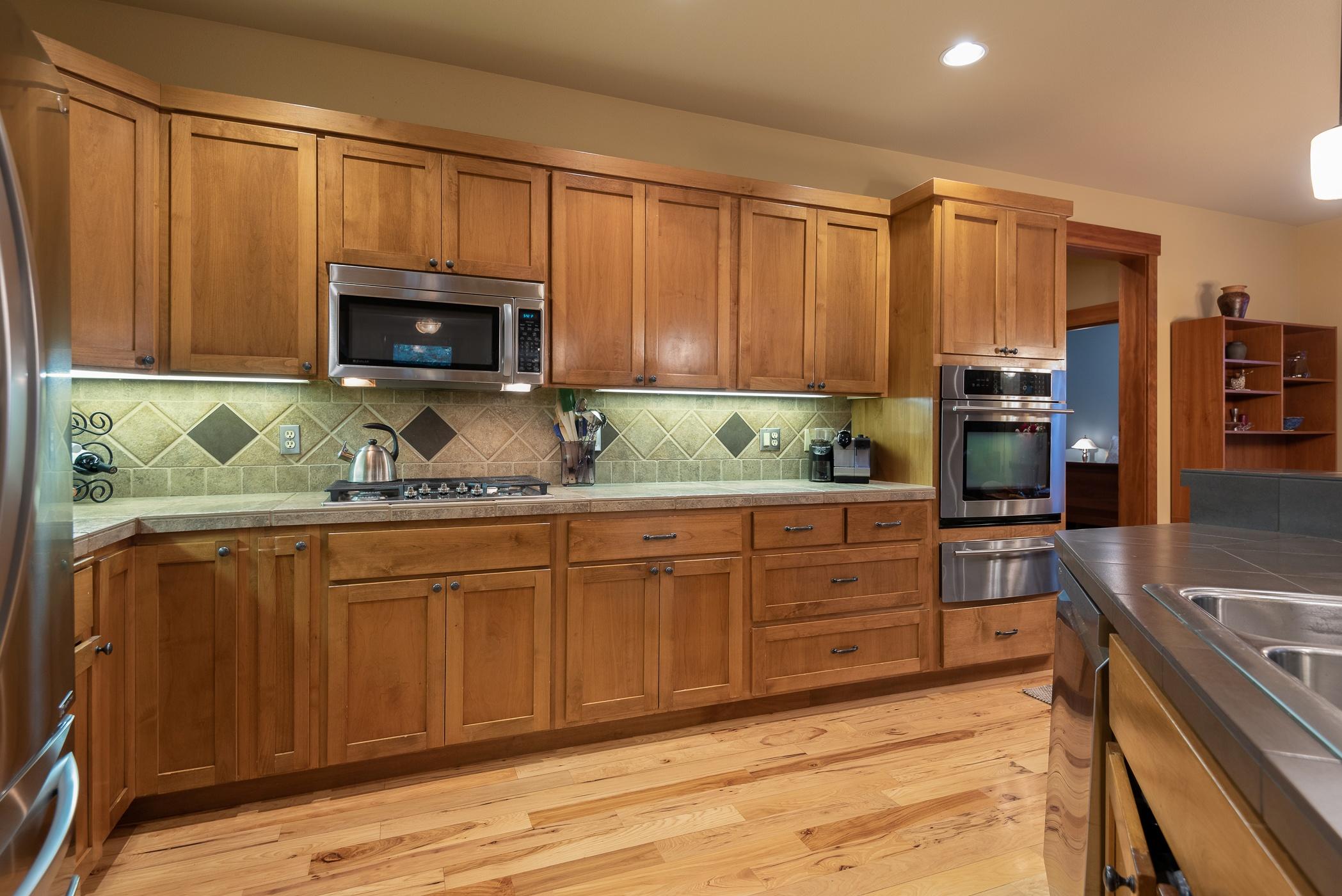 61410 Linton Loop Bend, OR 97702 - Photo 6 of 29 batch_06KitchenLinton Loop_Natalie-23