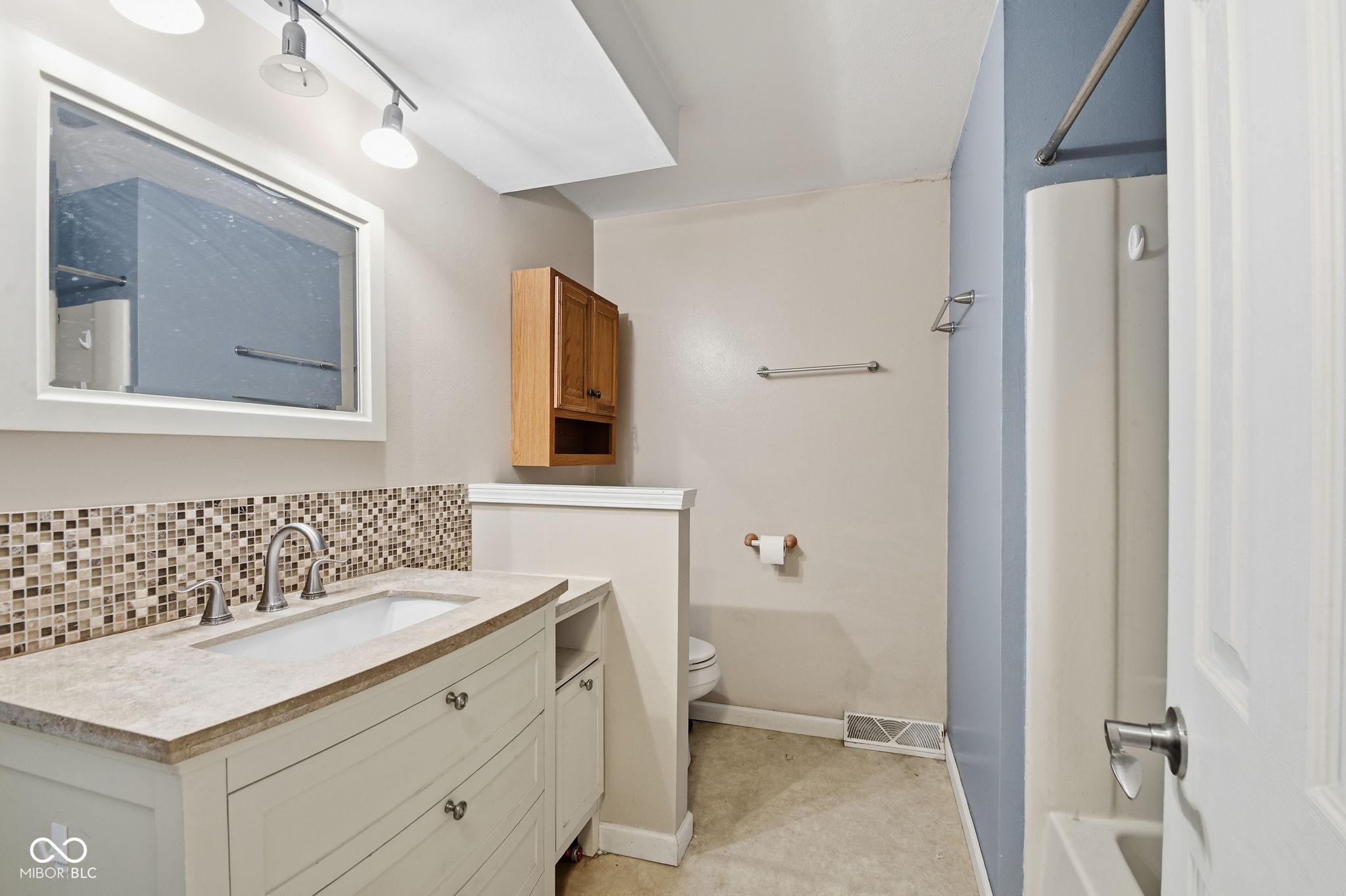 827 Country Lane Anderson, IN 46013 - Photo 15 of 24