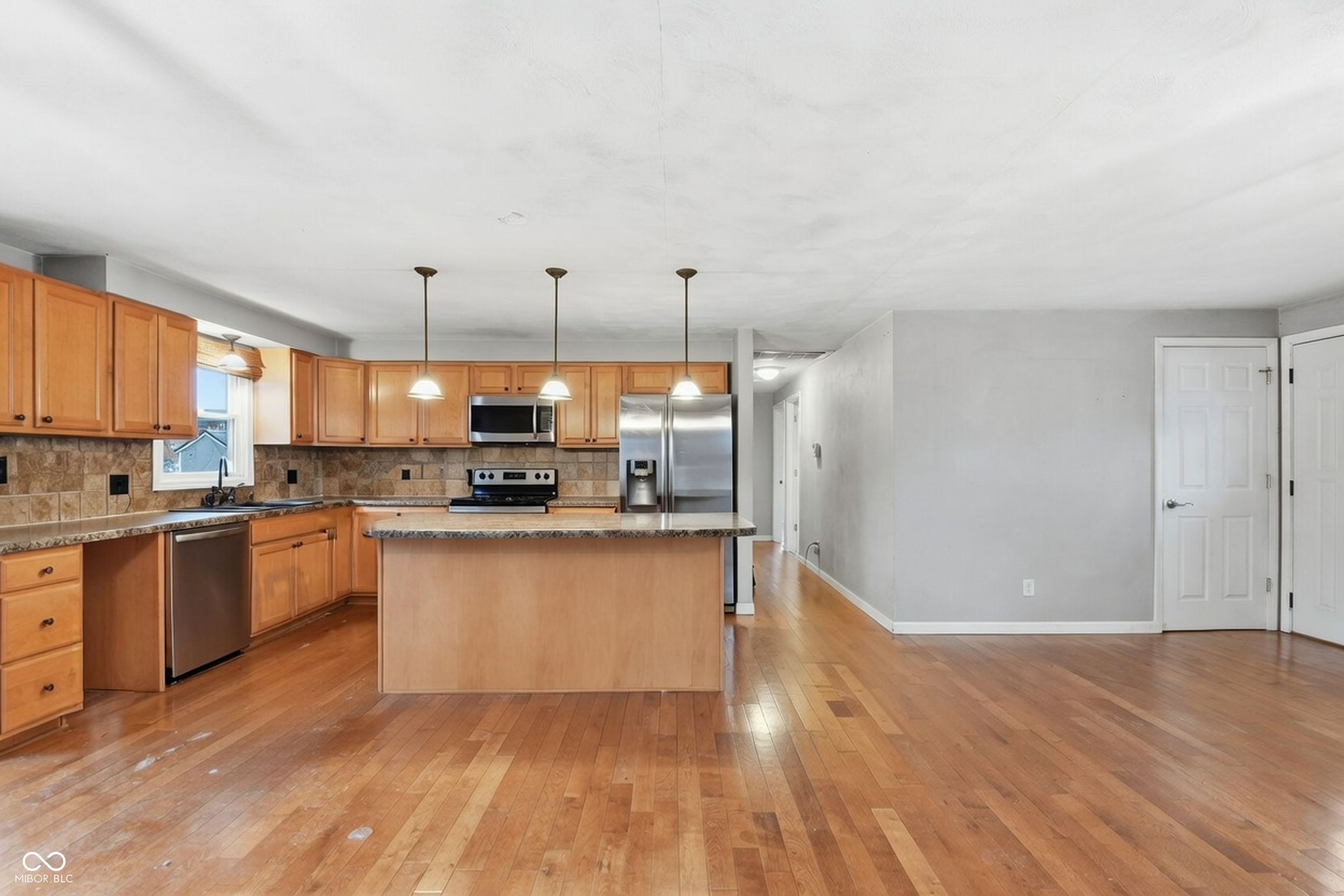 827 Country Lane Anderson, IN 46013 - Photo 9 of 24