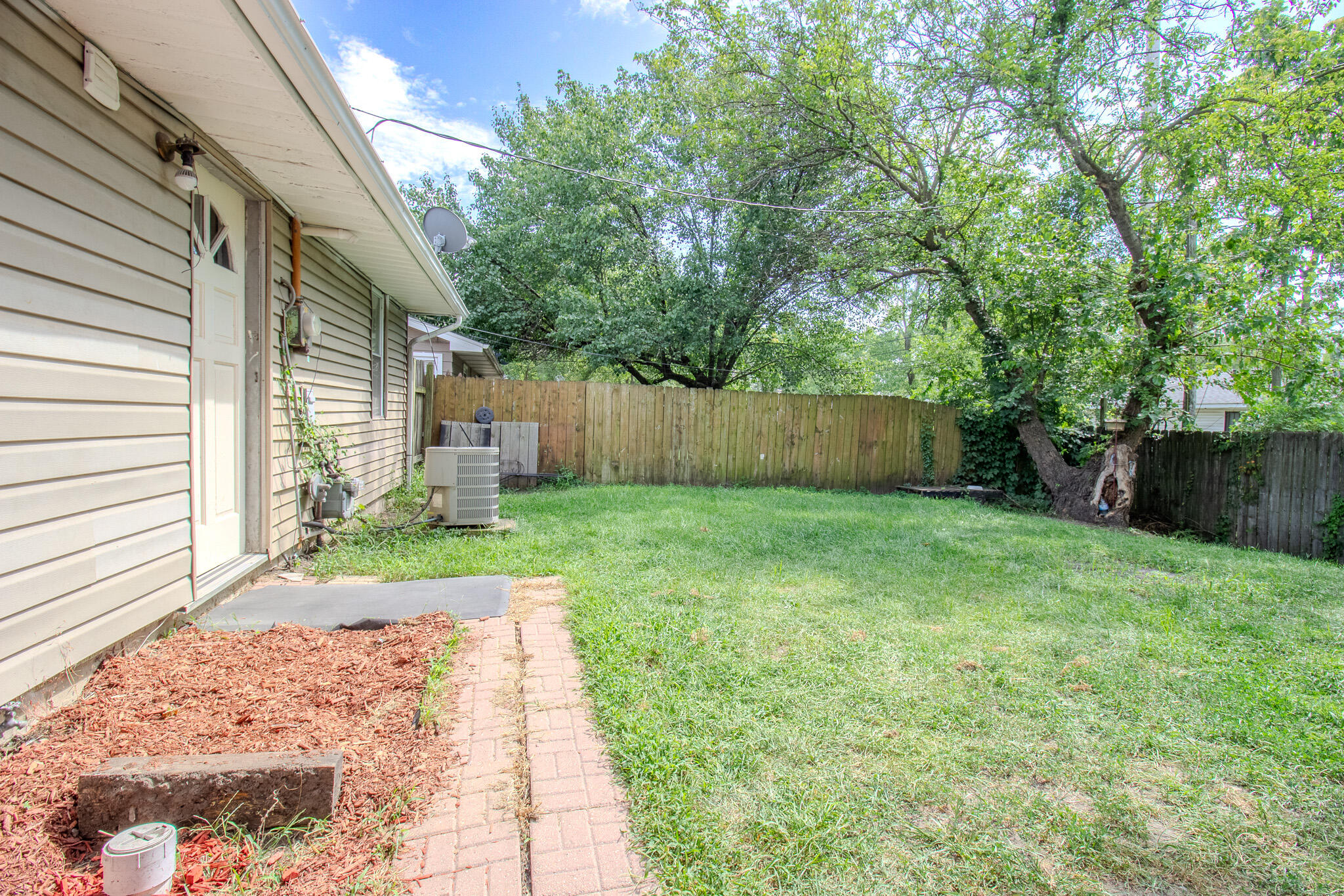 1100 South Lake Street Gary, IN 46403 - Photo 26 of 35 2048x1365