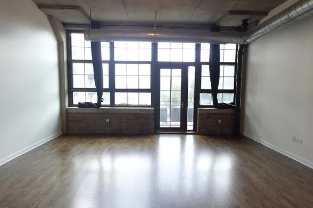 $2,575 | 3963 West Belmont Avenue, Unit 219, Chicago, IL 60618
