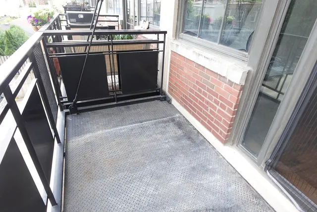 $2,575 | 3963 West Belmont Avenue, Unit 219, Chicago, IL 60618