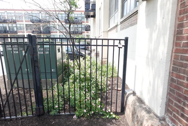 $2,575 | 3963 West Belmont Avenue, Unit 219, Chicago, IL 60618