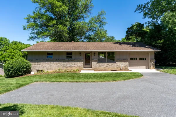 $325,000 | 4156 Wilshire Drive, York, PA 17402