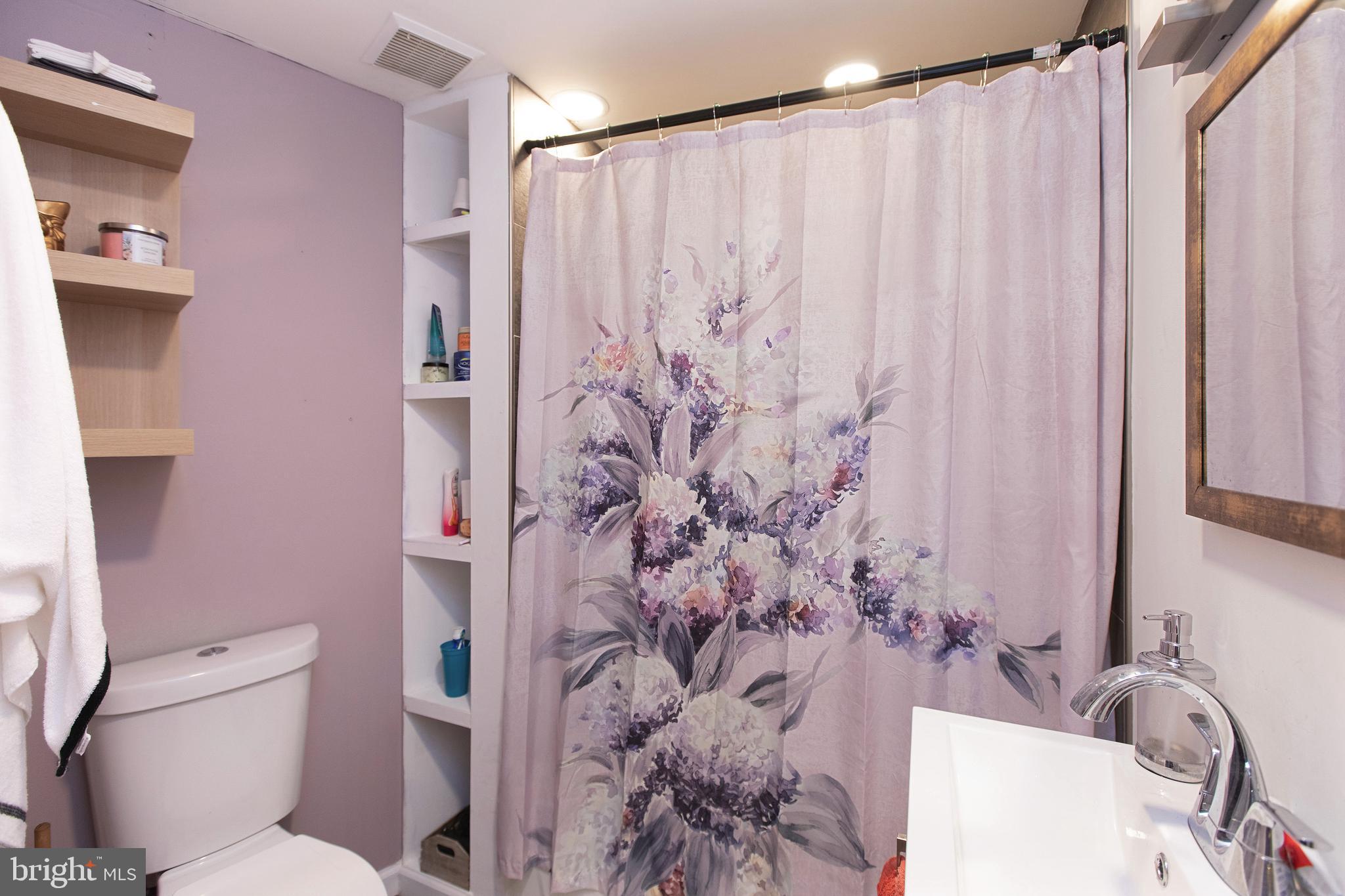 912 Alexis Road Woodbridge, VA 22191 - Photo 13 of 18 BATH ROOM # 1 OVERVIEW