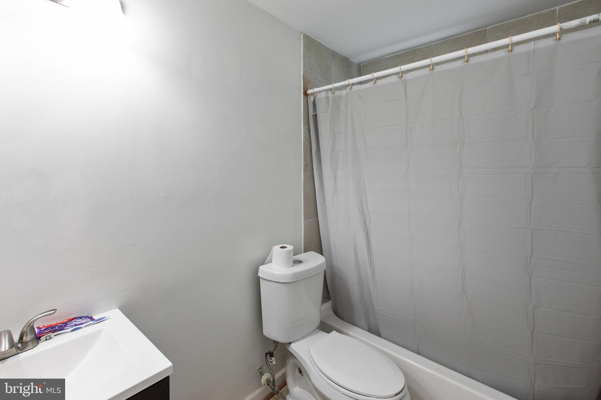 912 Alexis Road Woodbridge, VA 22191 - Photo 16 of 18 BATH ROOM # 2 OVERVIEW