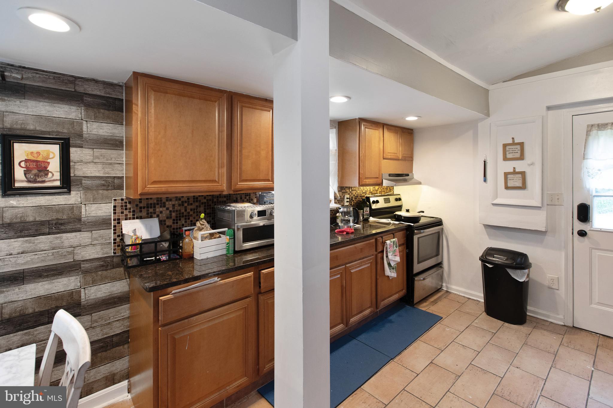 912 Alexis Road Woodbridge, VA 22191 - Photo 10 of 18 KITCHEN & DINING ROOM OVERVIEW