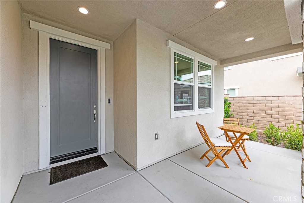 39490 Verbena Way Temecula, CA 92591 - Photo 10 of 70 Entry
