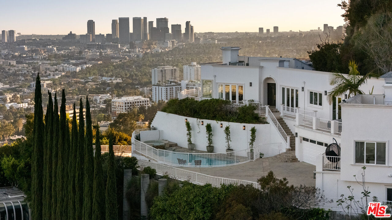 8527 Hedges Way Los Angeles, CA 90069 - Photo 2 of 25 a view of a city