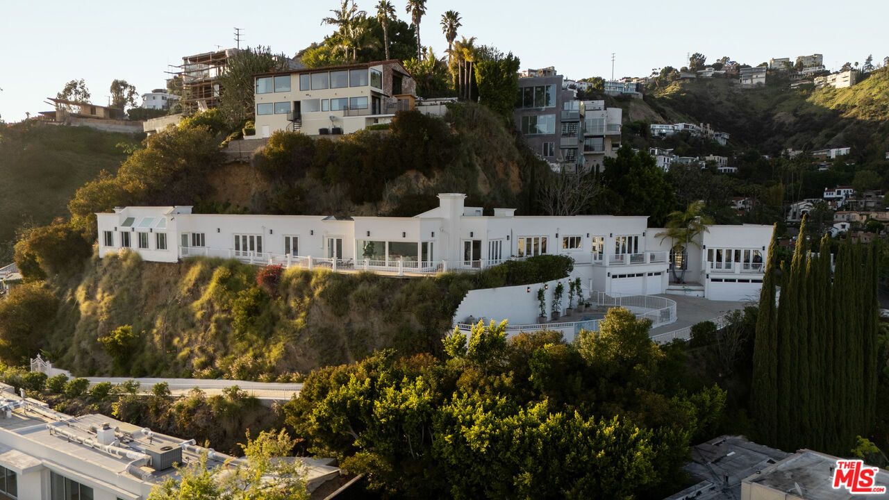 8527 Hedges Way Los Angeles, CA 90069 - Photo 25 of 25 a view of city
