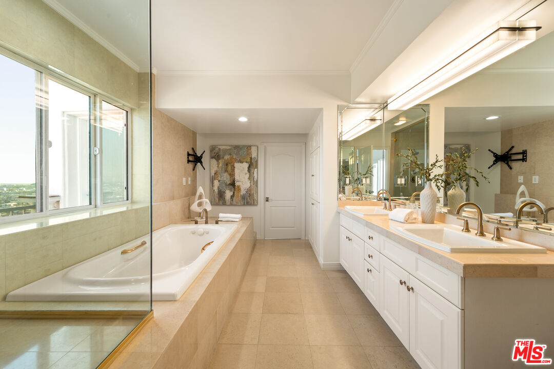 8527 Hedges Way Los Angeles, CA 90069 - Photo 10 of 25 a large bathroom with a large tub and sink
