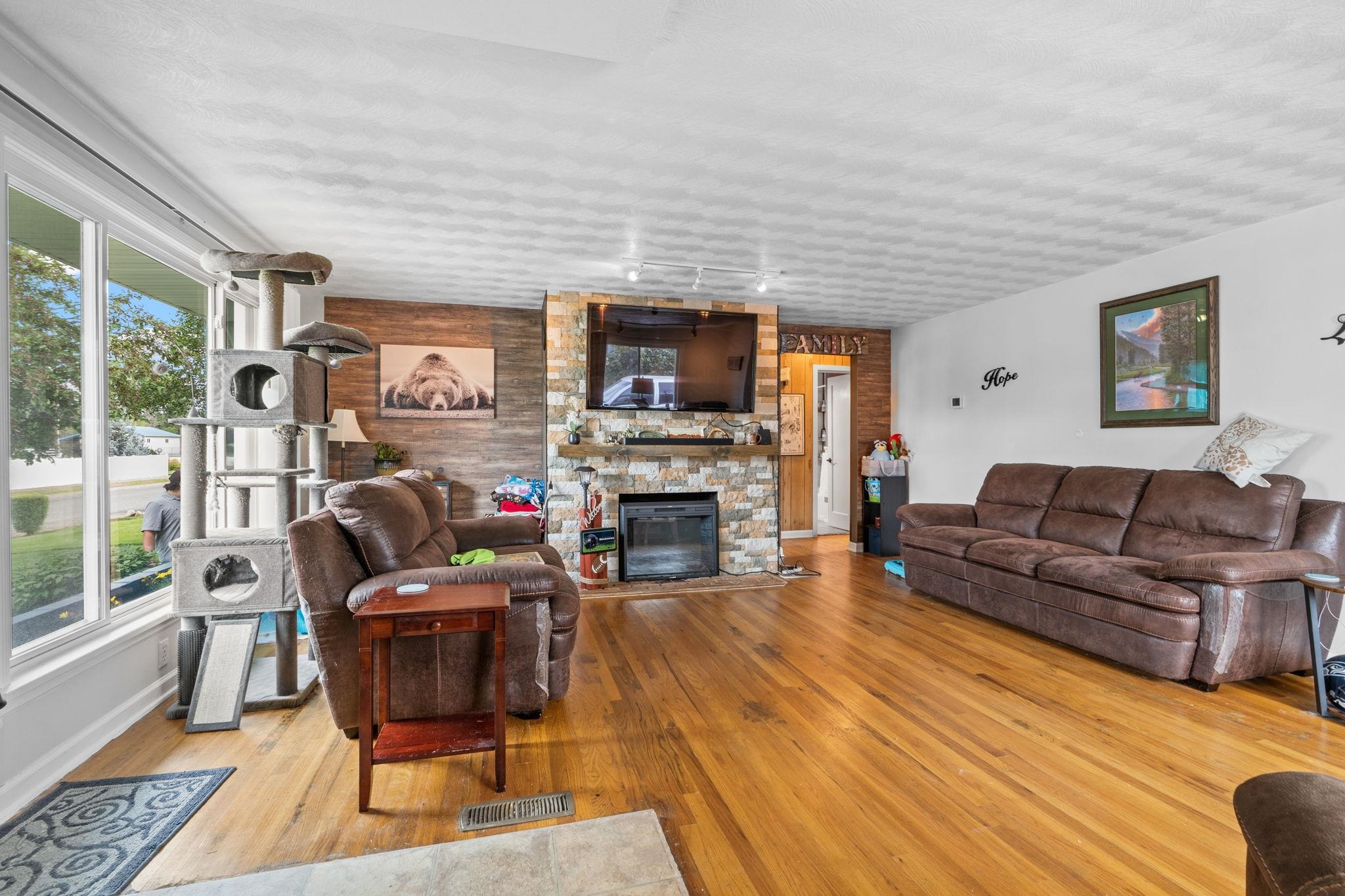 613 North Burns Road Spokane Valley, WA 99216 - Photo 3 of 44