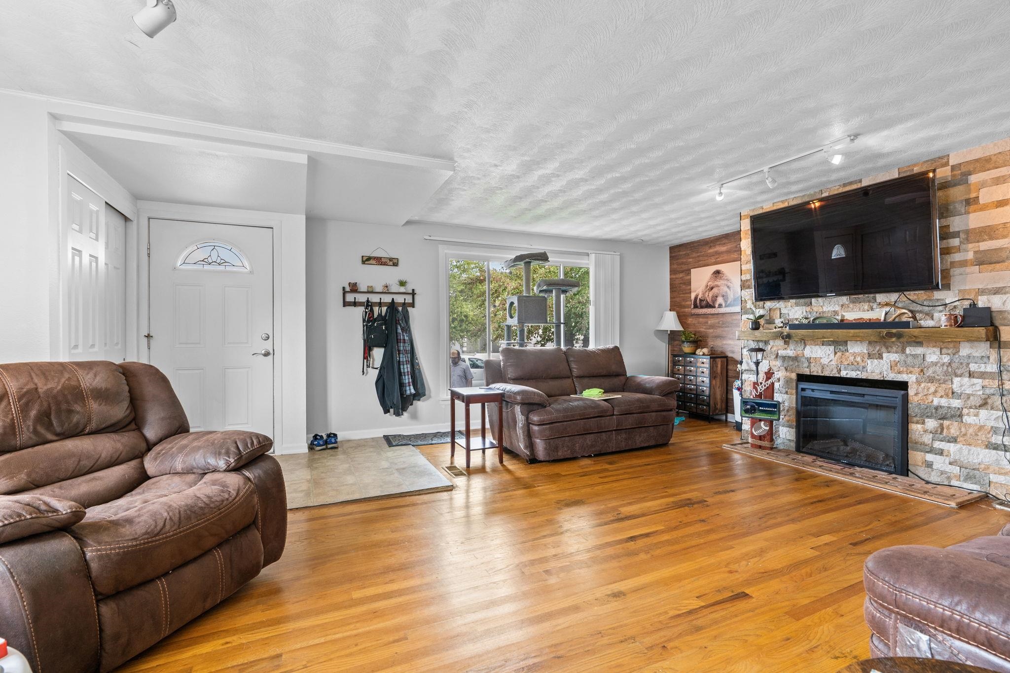 613 North Burns Road Spokane Valley, WA 99216 - Photo 4 of 44