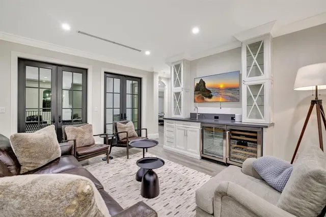 $6,895,000 | 2425 Delmar Place, Fort Lauderdale, FL 33301