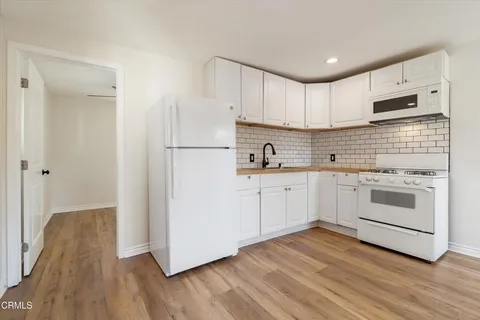 $1,895 | 824 Laveta Terrace, Los Angeles, CA 90026