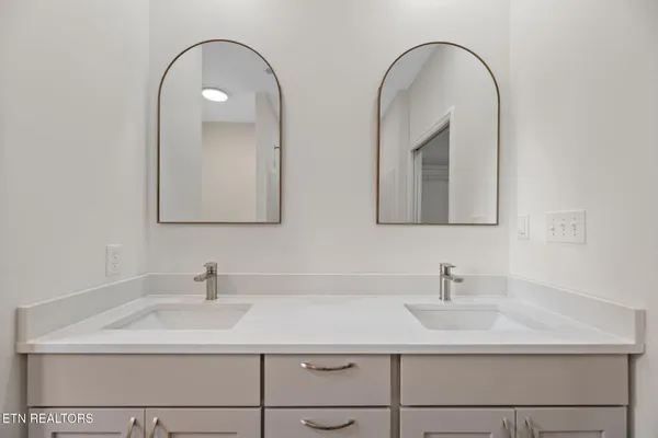 $419,900 | 711 Byrd Street, Clinton, TN 37716