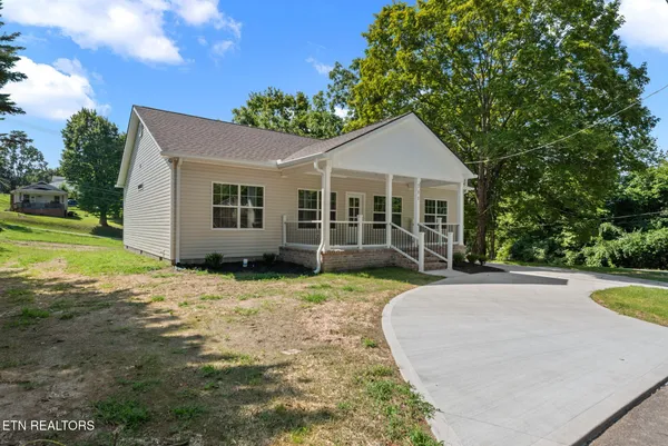 $419,900 | 711 Byrd Street, Clinton, TN 37716