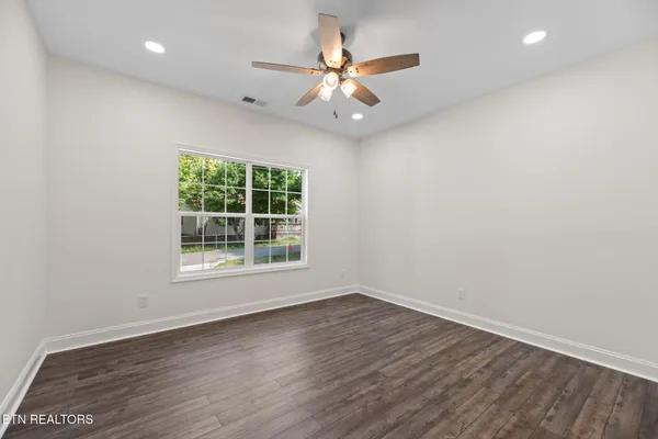 $419,900 | 711 Byrd Street, Clinton, TN 37716