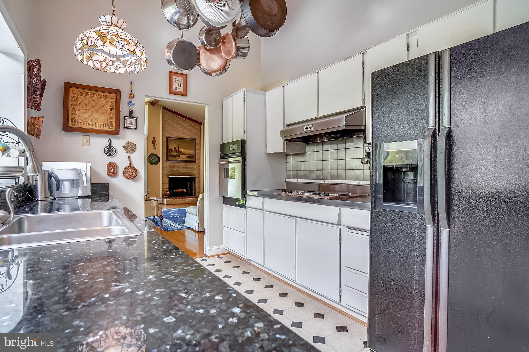 23530 Whites Ferry Road Dickerson, MD 20842 - Photo 12 of 73 Kitchen