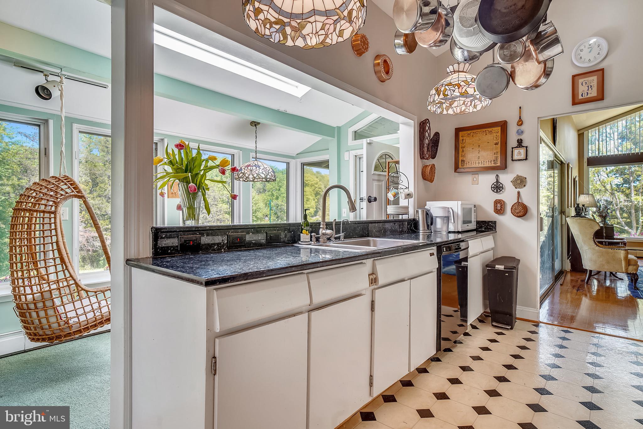 23530 Whites Ferry Road Dickerson, MD 20842 - Photo 13 of 73 Kitchen