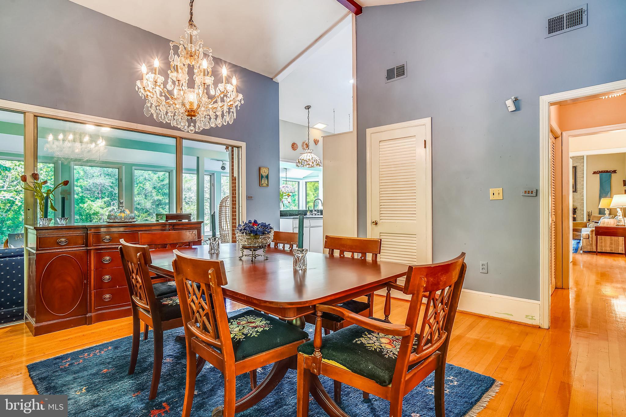 23530 Whites Ferry Road Dickerson, MD 20842 - Photo 21 of 73 Dining Room