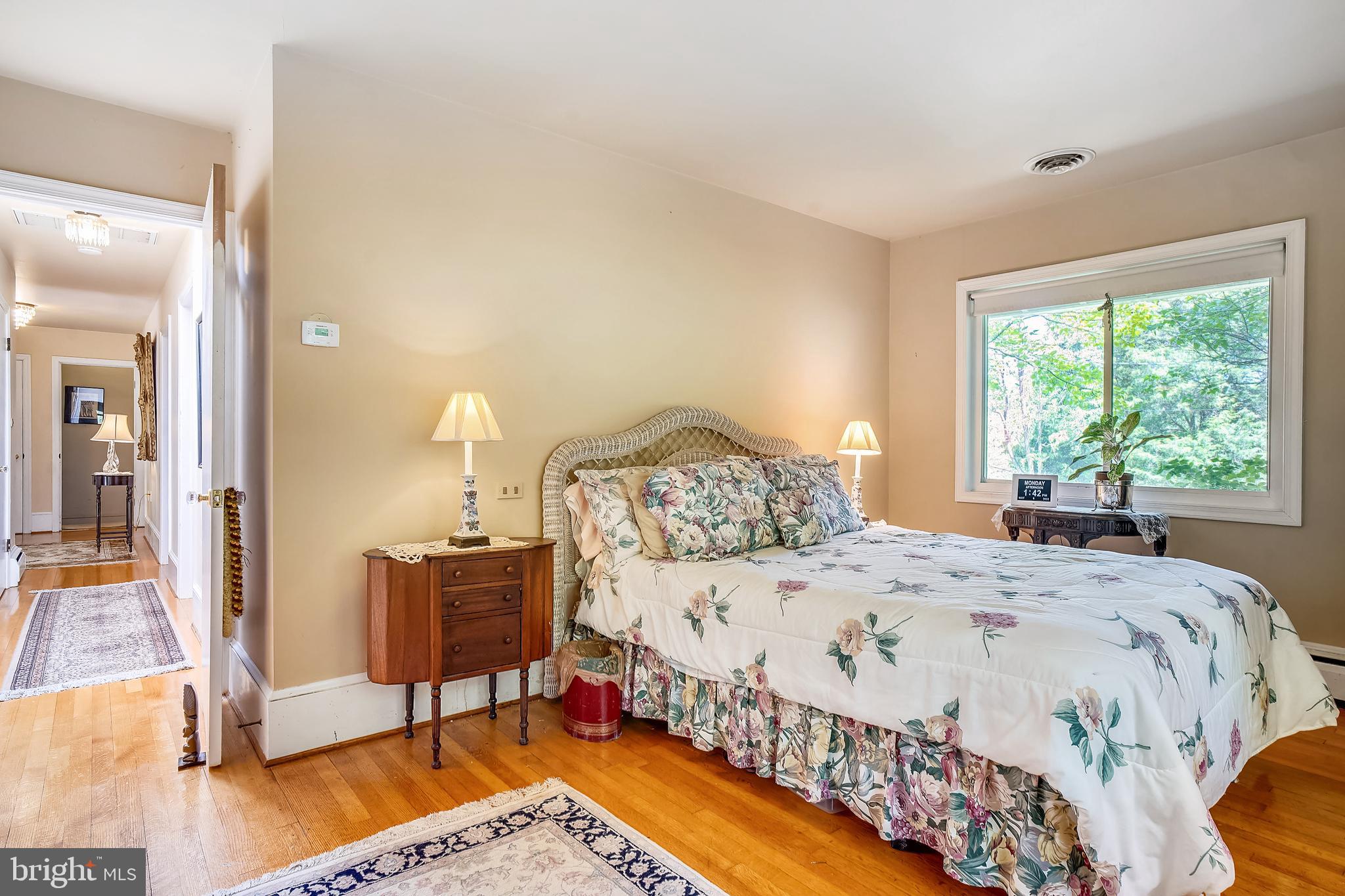 23530 Whites Ferry Road Dickerson, MD 20842 - Photo 24 of 73 Owner's Suite