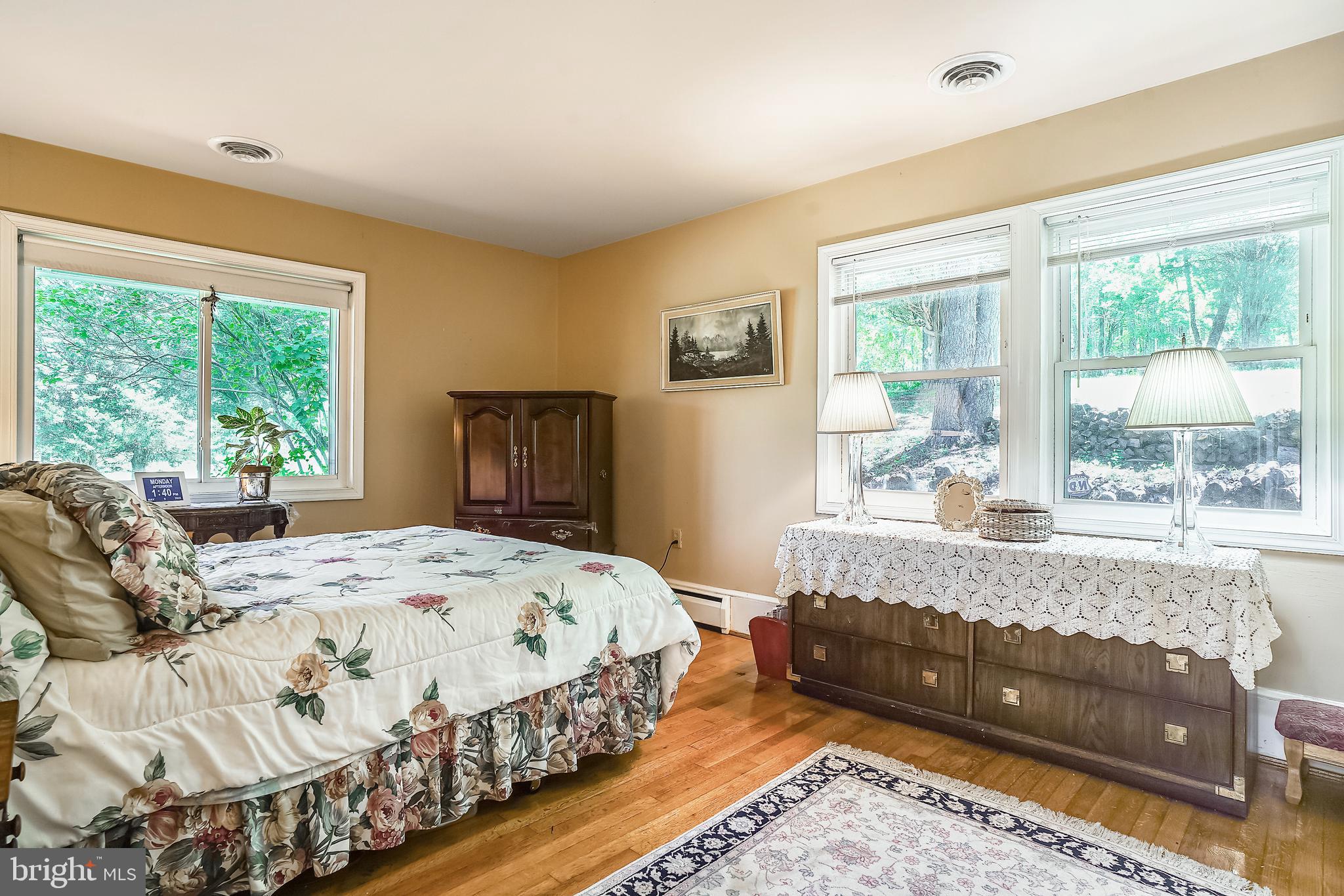 23530 Whites Ferry Road Dickerson, MD 20842 - Photo 25 of 73 Owner's Suite