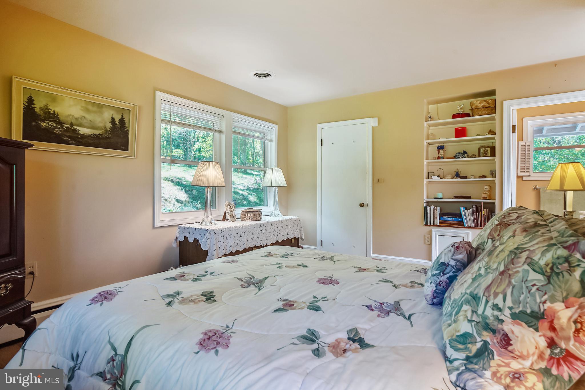 23530 Whites Ferry Road Dickerson, MD 20842 - Photo 26 of 73 Owner's Suite