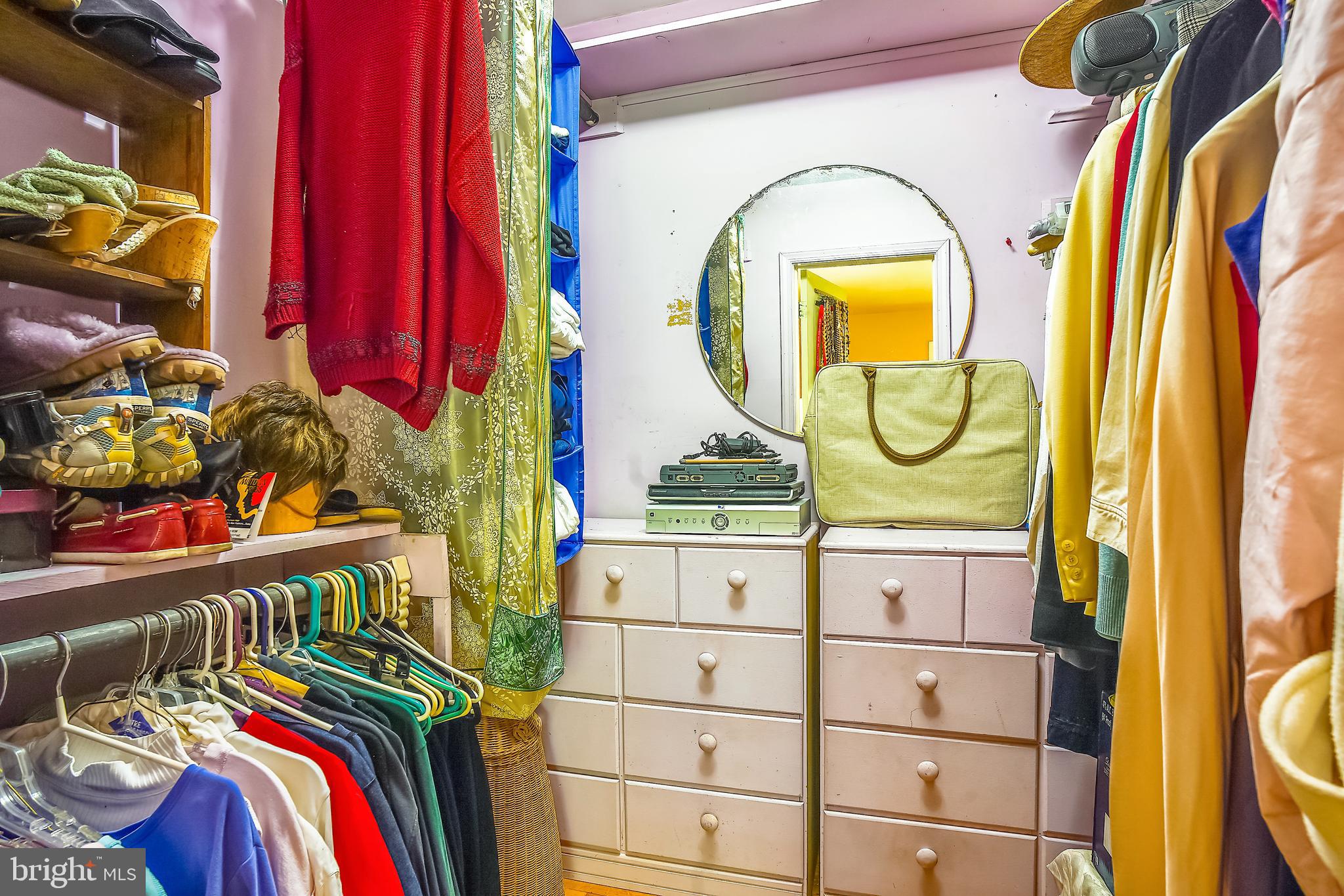23530 Whites Ferry Road Dickerson, MD 20842 - Photo 27 of 73 Owner's Suite Closet