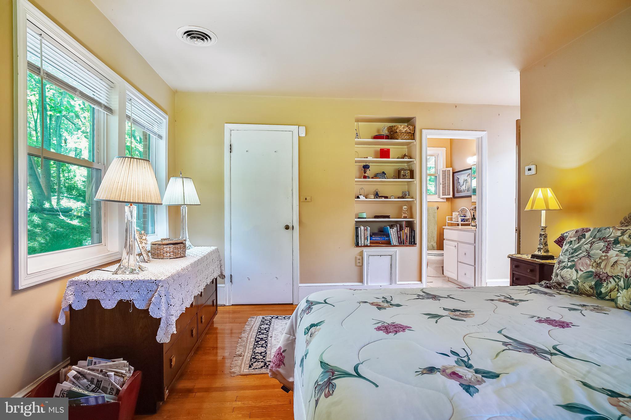 23530 Whites Ferry Road Dickerson, MD 20842 - Photo 29 of 73 Owner's Suite