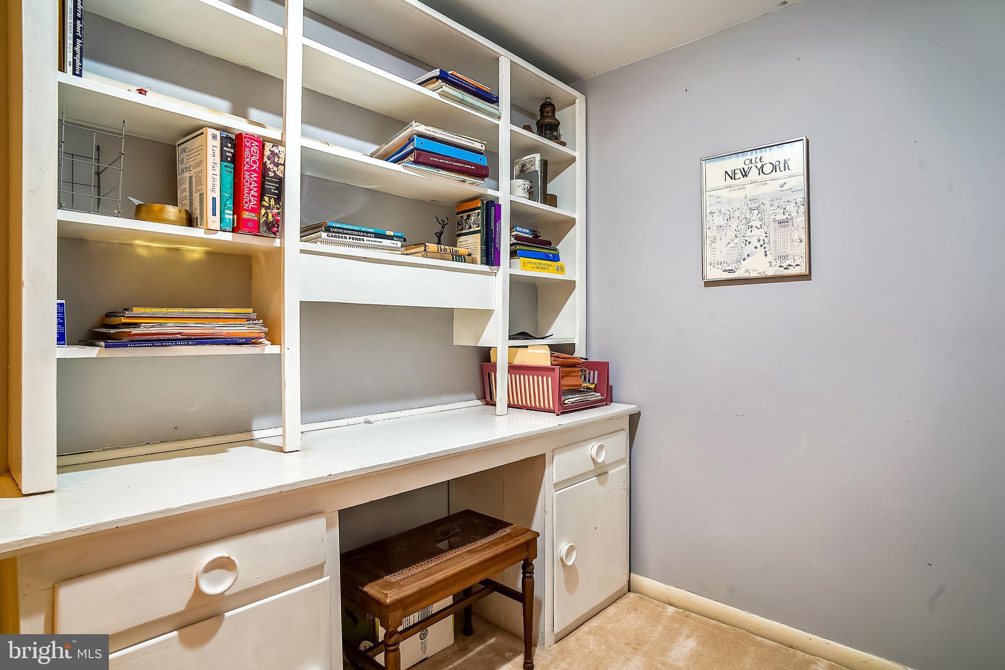 23530 Whites Ferry Road Dickerson, MD 20842 - Photo 43 of 73 Office Nook