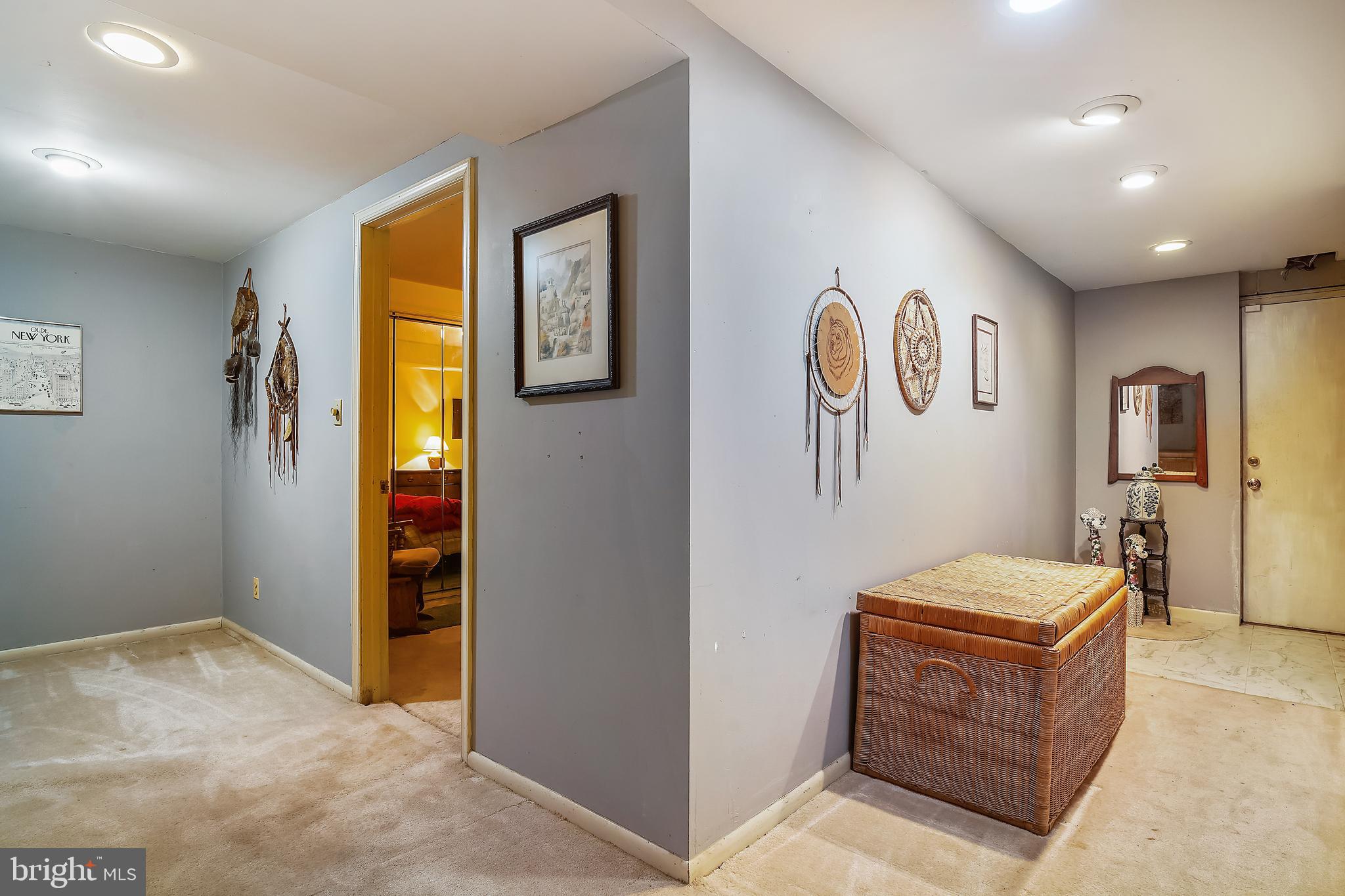 23530 Whites Ferry Road Dickerson, MD 20842 - Photo 44 of 73 Hallway