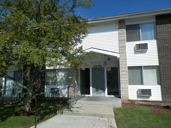 $1,795 | 8928 Steven Drive, Unit 2D, Des Plaines, IL 60016