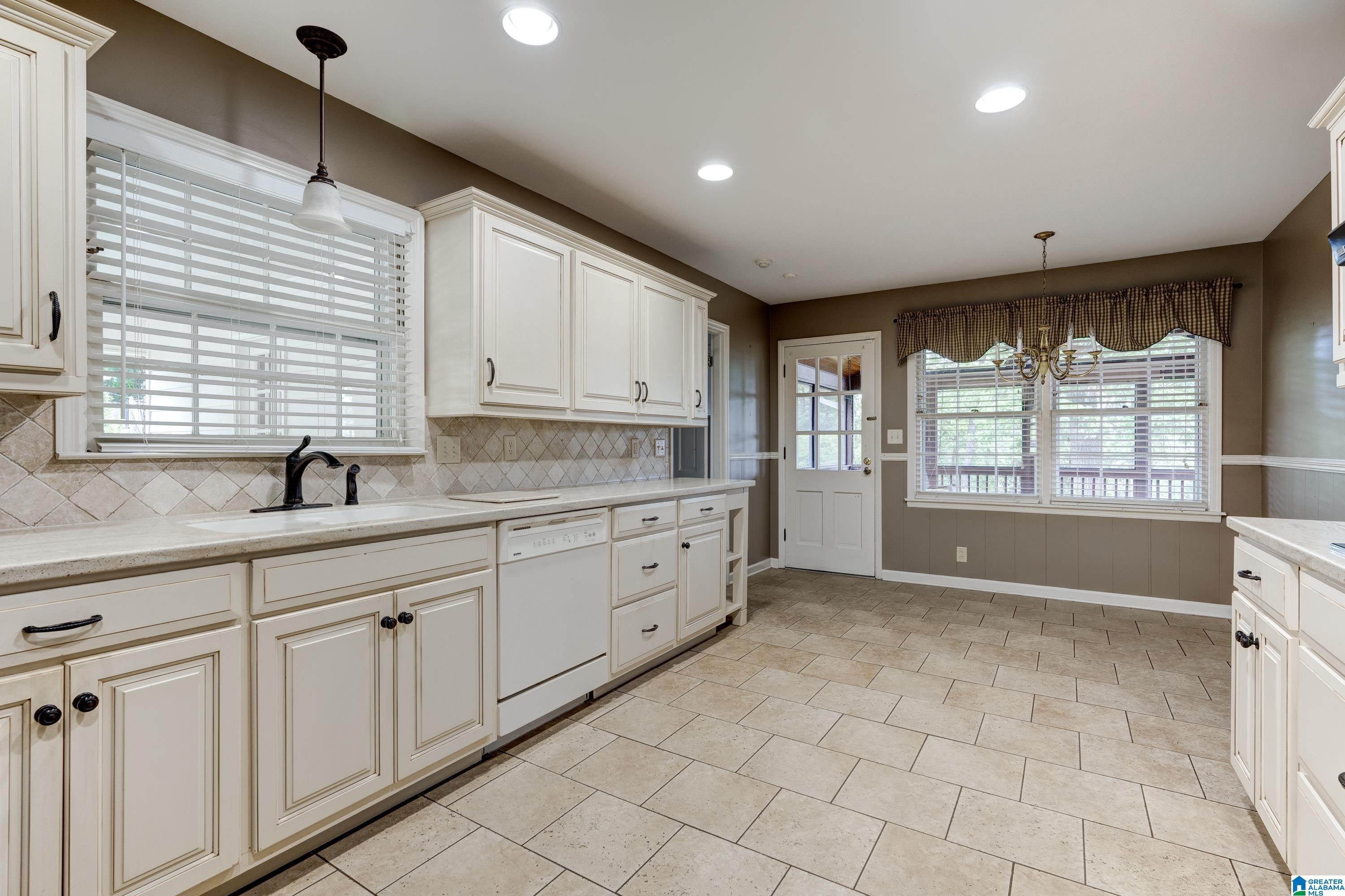 1213 Wickford Road Birmingham, AL 35216 - Photo 9 of 36