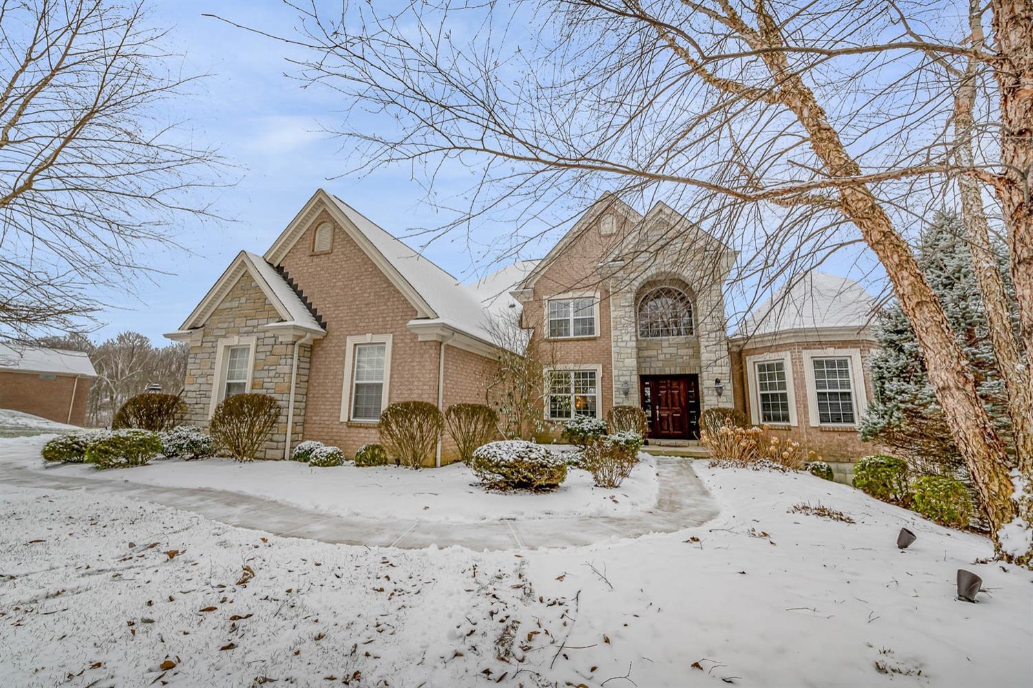5609 Fox Ridge Court Cincinnati, OH 45247 - Photo 3 of 48