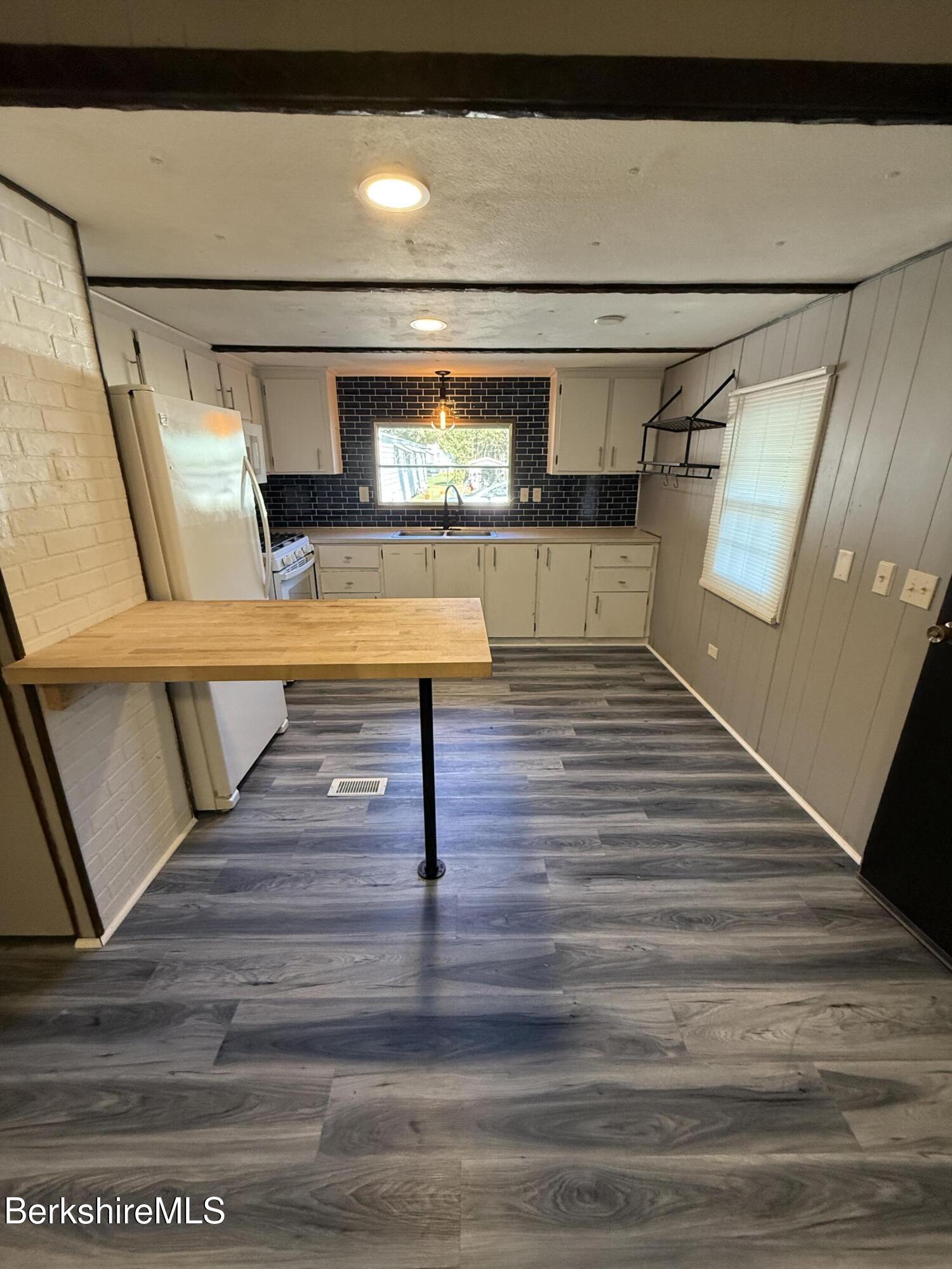 9 Pinnacle Point Adams, MA 01220 - Photo 3 of 16 kitchen