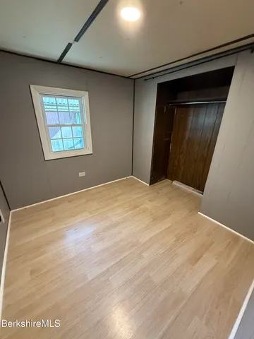 $85,900 | 9 Pinnacle Point, Adams, MA 01220