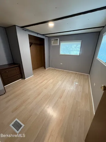 $85,900 | 9 Pinnacle Point, Adams, MA 01220