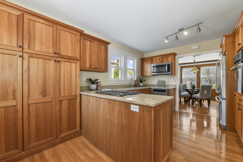 44 Russett Road Boston, MA 02132 - Photo 7 of 19