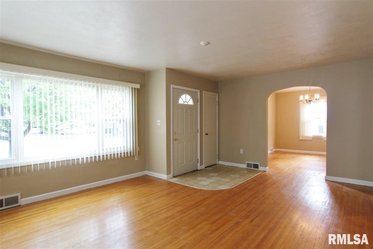 903 West Ridge Road Peoria, IL 61614 - Photo 4 of 29 Gallery Image 4