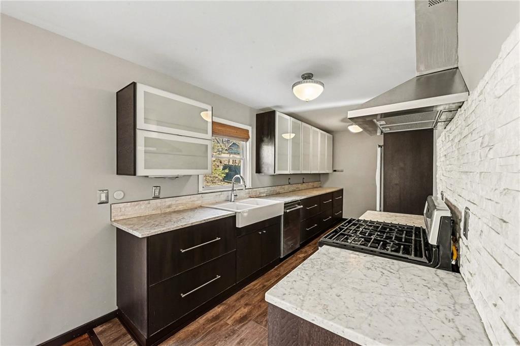 210 East Winthrope Road Kansas City, MO 64113 - Photo 13 of 29