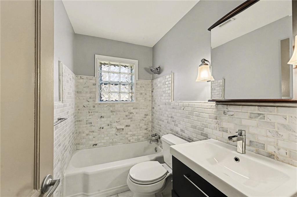 210 East Winthrope Road Kansas City, MO 64113 - Photo 20 of 29